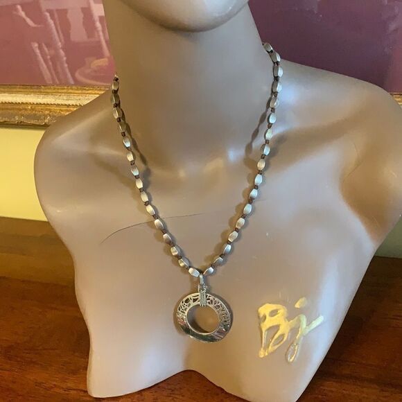 Kenneth Cole necklace  - Picture 1 of 5